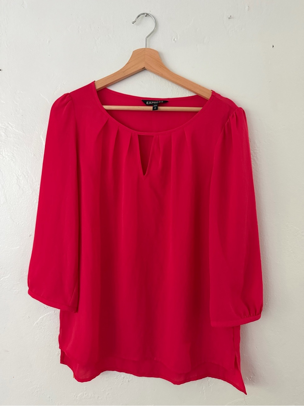 Express Women’s Red Pink Chiffon Blouse Size M 3/4 Sleeve